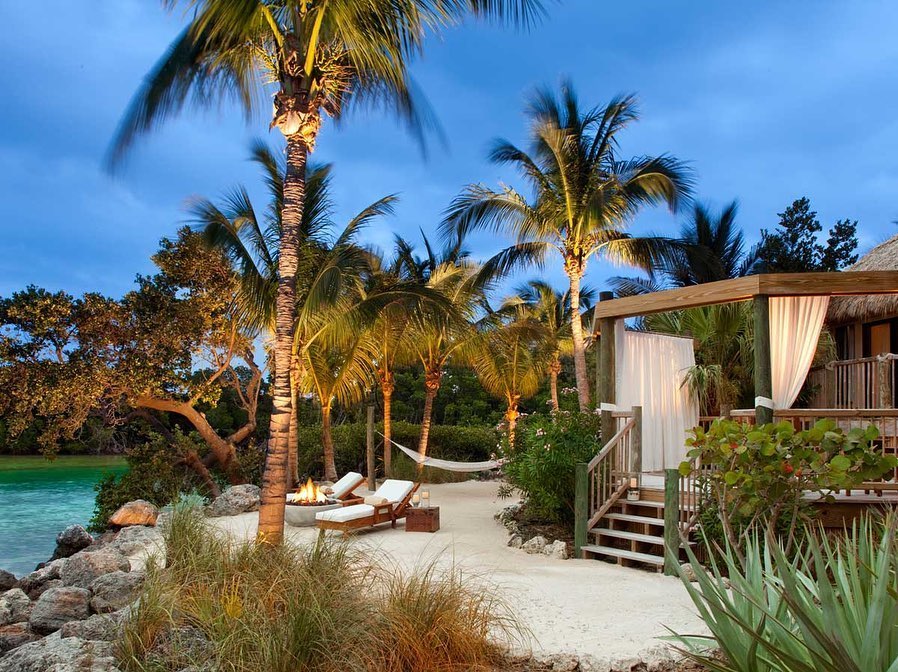 Located in the USA, this private island resort checks all the boxes of a dream honeymoon! Honeymooners will enjoy white
