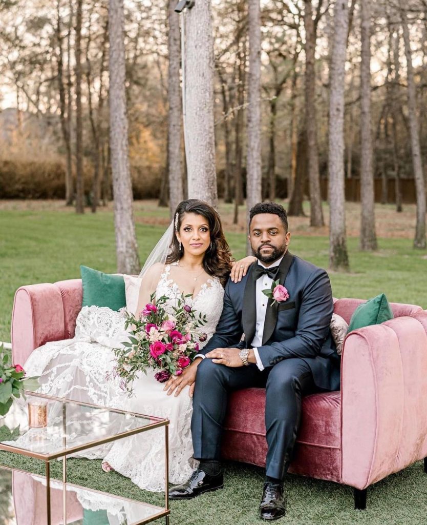Trends we will NEVER get over – the iconic velvet pink couch! Lucky for you, decorbydulce can elevate your wedding