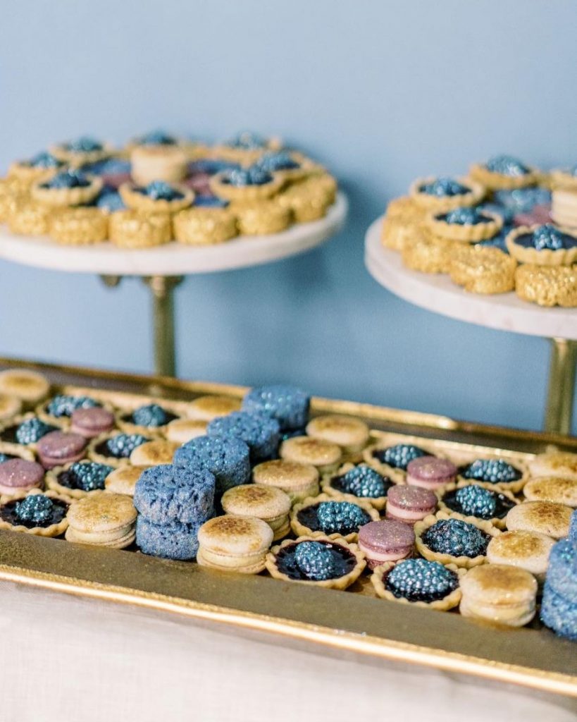 What better way to tie your wedding together than with suites + sweets like these! We paired up the prettiest