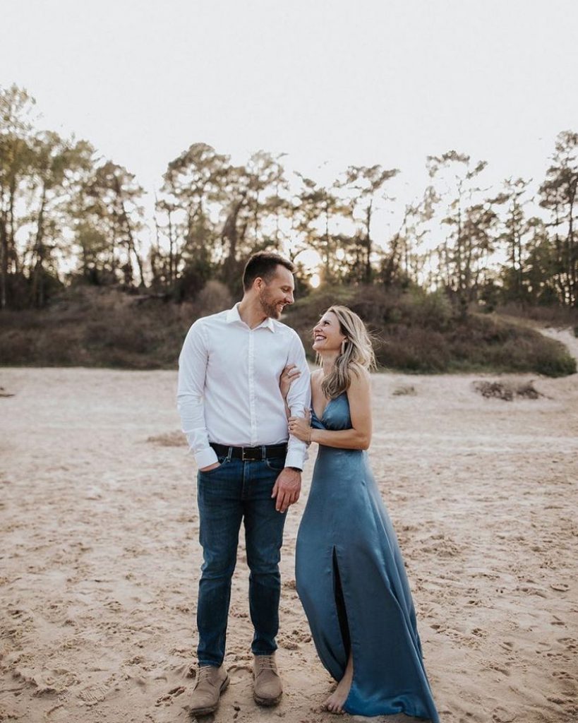 Instagram might have been down yesterday, but our love for this photo moment is UP! Rebecca with rkm_photography_ pours everything