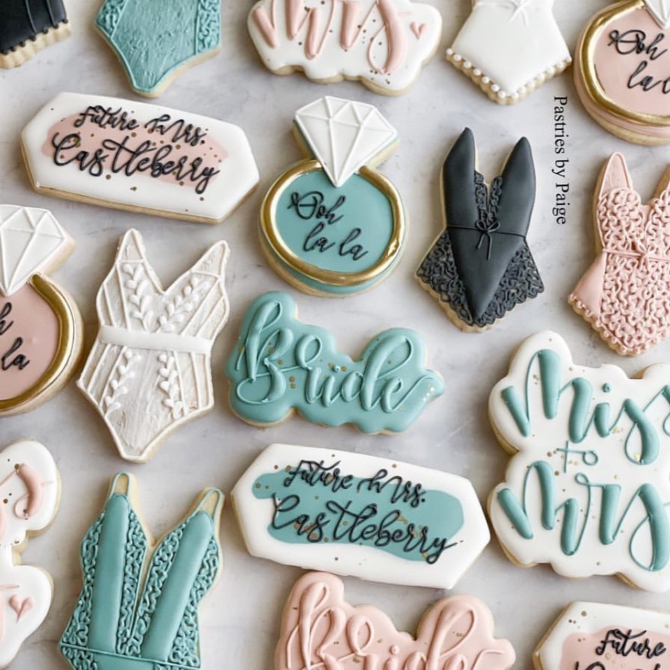 Ooh la la ? These lingerie shower inspired cookies from pastriesbypaigehtx look almost too good to eat!⁠ •⁠ •⁠ Brides