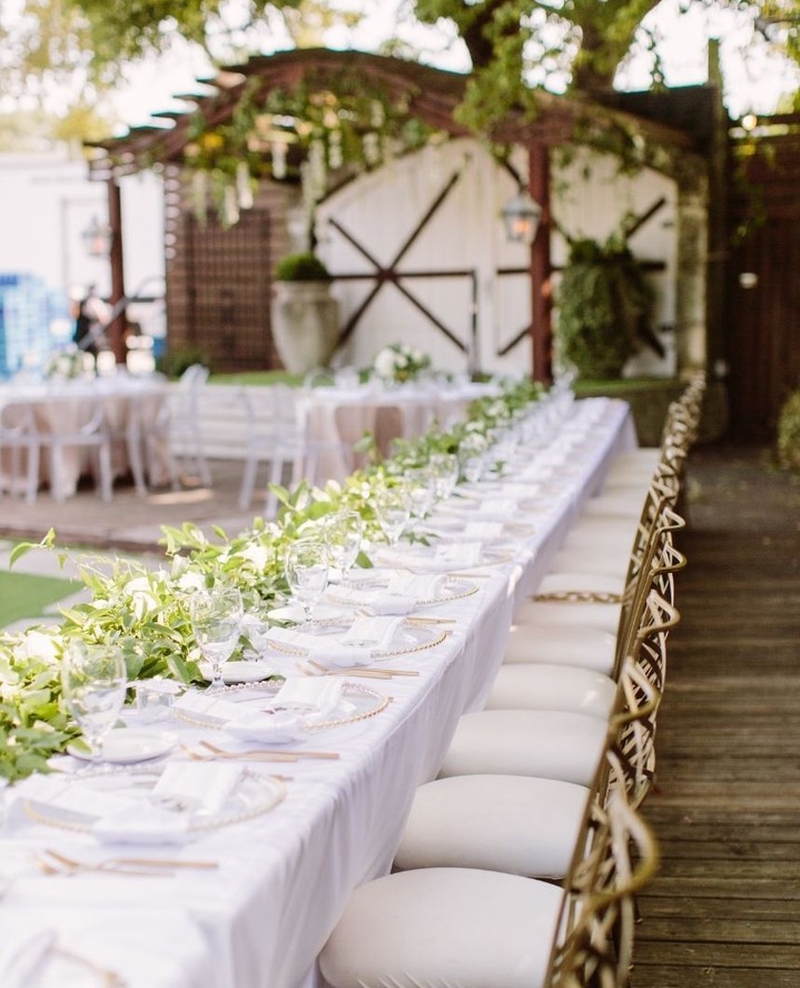 Oh boy, do we love the look of long tables at wedding receptions!! This chic set up was done by