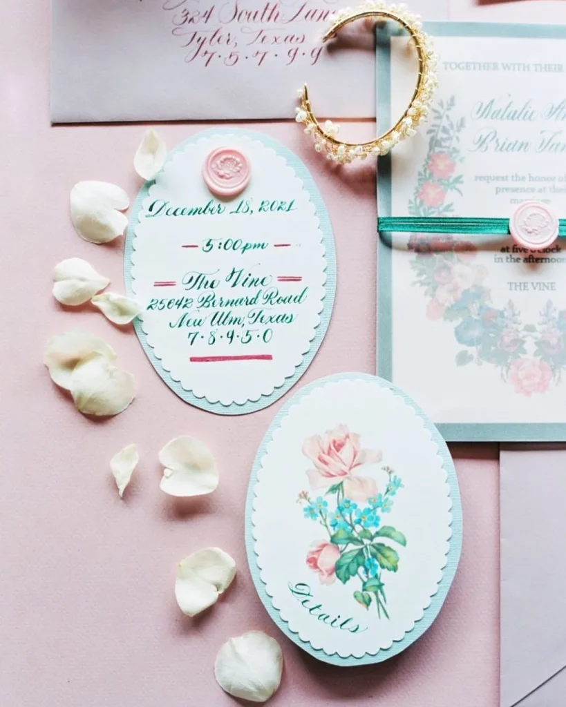Nothing says cheery like kelly green and pale pink. ? Now this is an invitation suite that is sure to