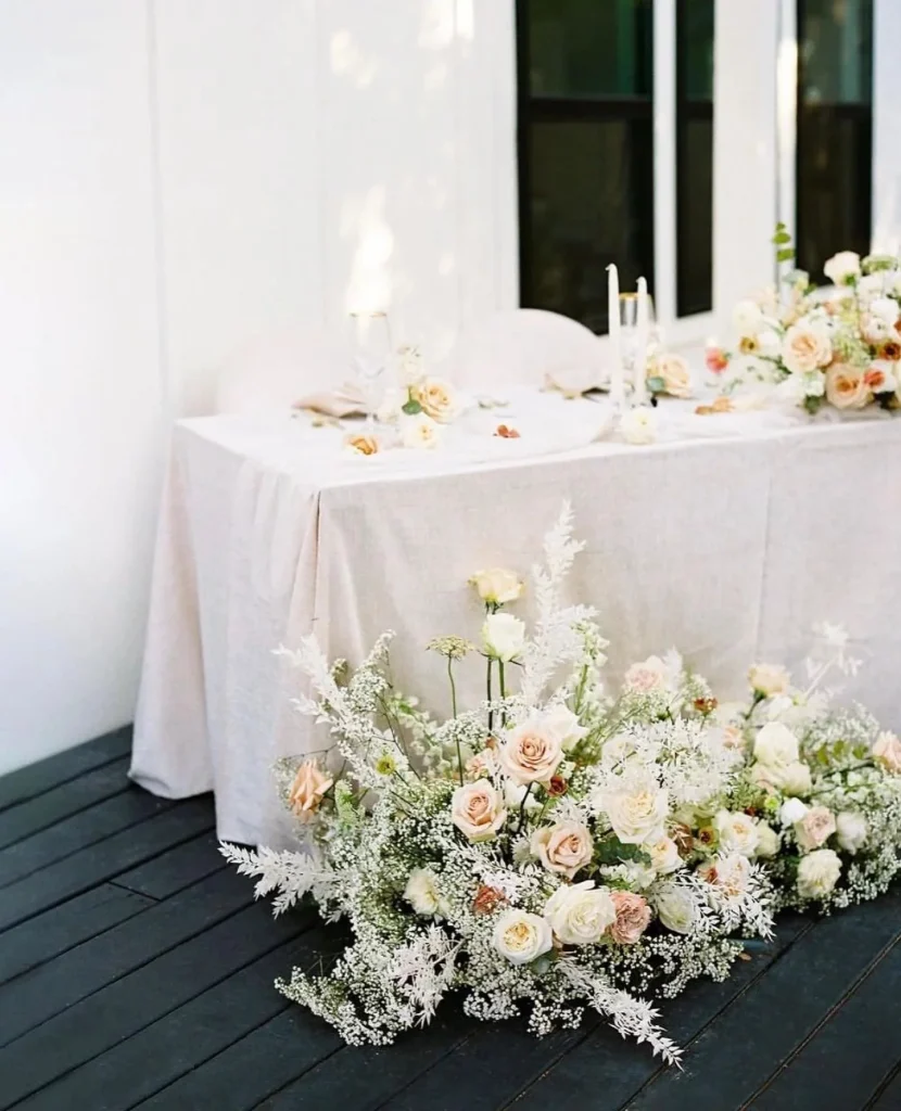 This sweetheart table is positively bursting with life! This enchanting garden vibe created by eventbyova⁠ 's light and airy florals
