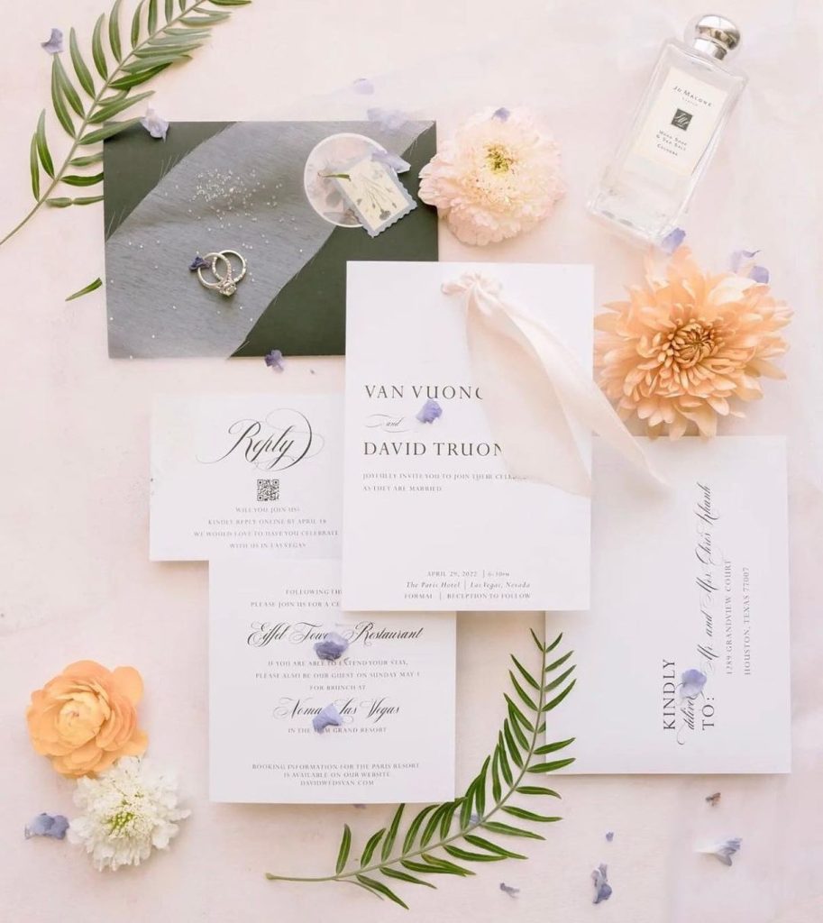 You can never go wrong with something light and airy for your invitation suite, and jospaperkitchen does it so well.