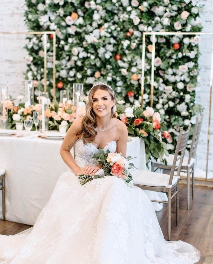 We're feeling extra peachy about this styled shoot at mara_villa_katy. 😍 The scene was styled with coral and peach blooms