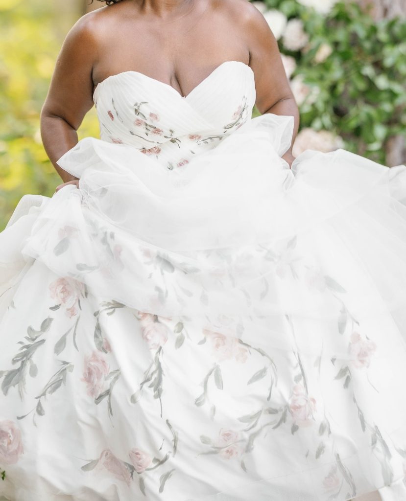 Calling all BOLD brides!! The wedding dress trend of 2023 that we are dying to see. ? The statement gown