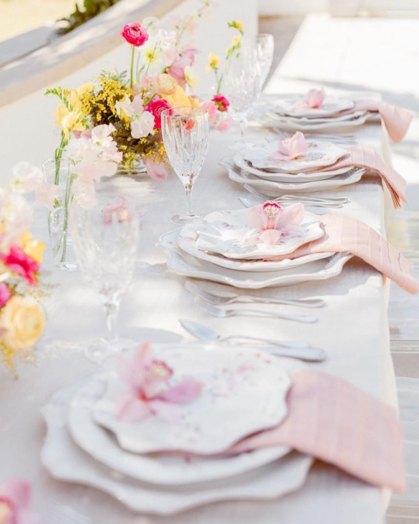 The pops of pink on this eclectic china and pale pastel pink linens from beringshardware are providing all the best