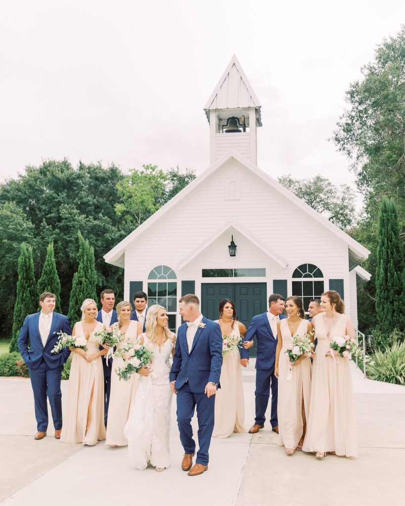 The oak trees surrounding this quaint chapel will make anyone easily think you got married on the east coast. As