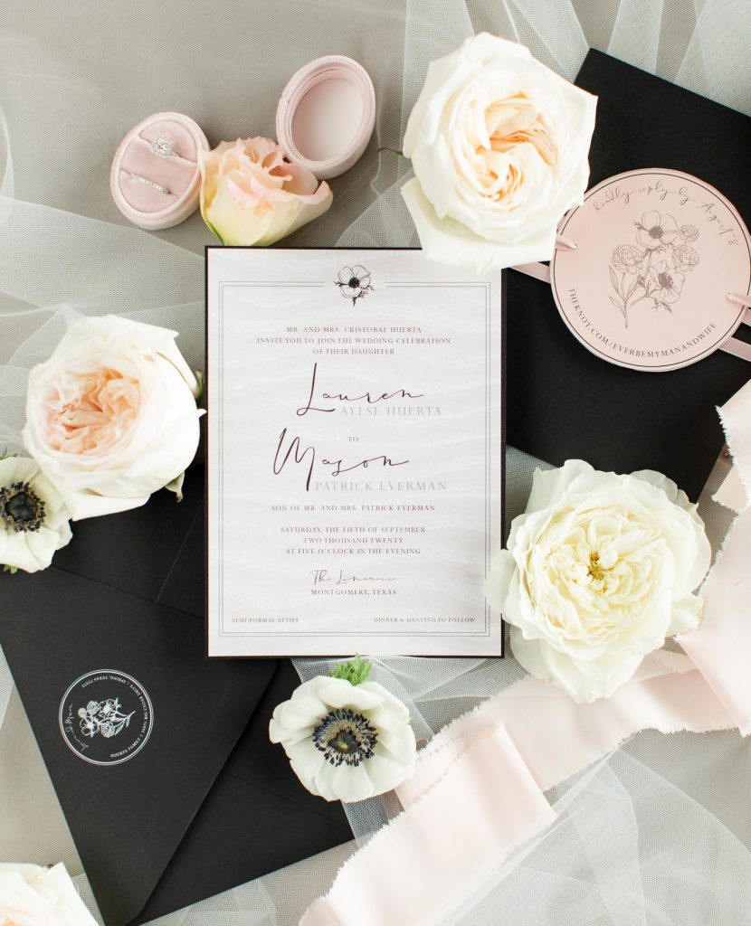Modern, sleek, and simple! We're in love with this beauty by jospaperkitchen 🖤⁠ •⁠ •⁠ Brides of Houston FEATURED vendors:⁠