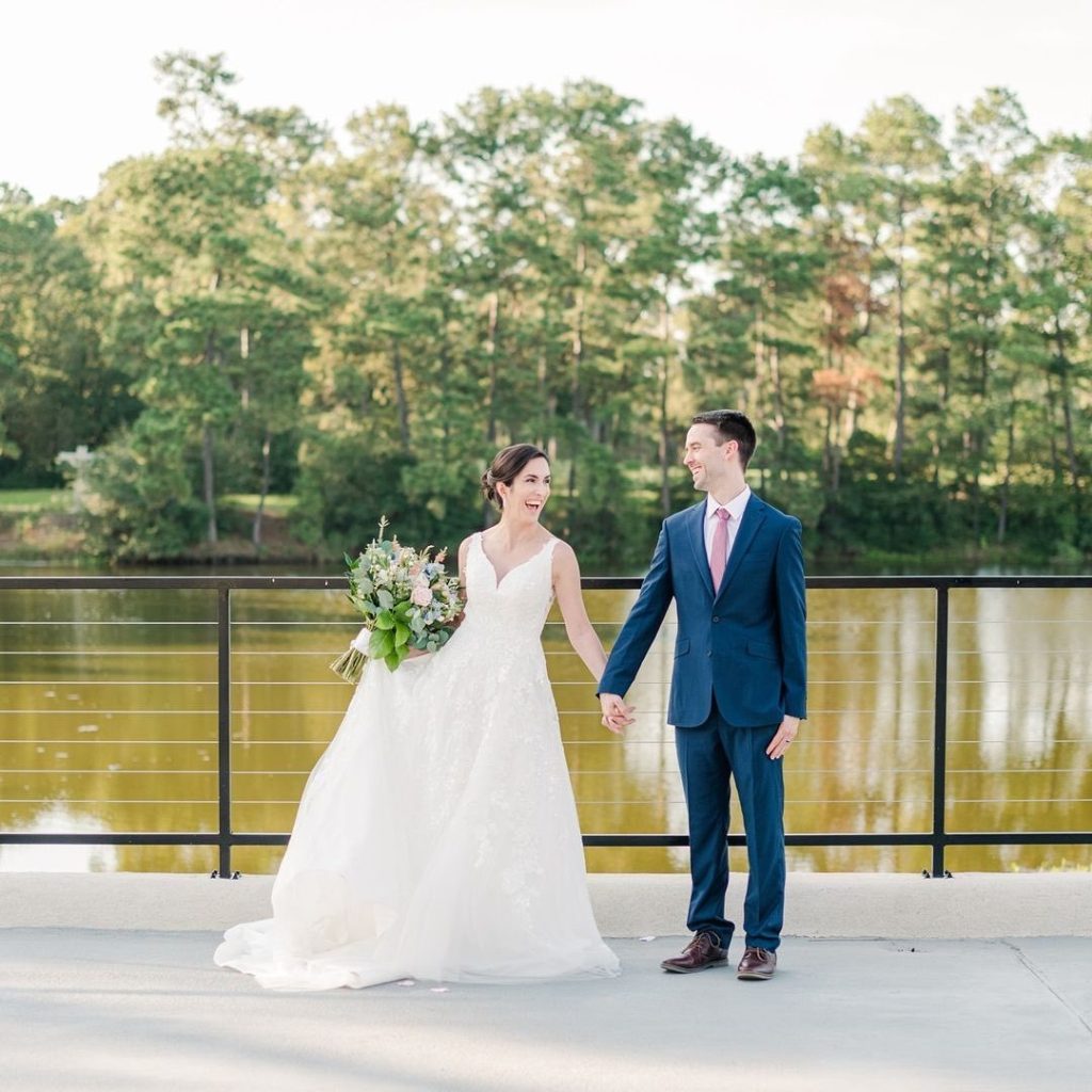 This modern Texas hill country inspired wedding venue has so many photo opportunities with both beautiful inside and outside spaces!