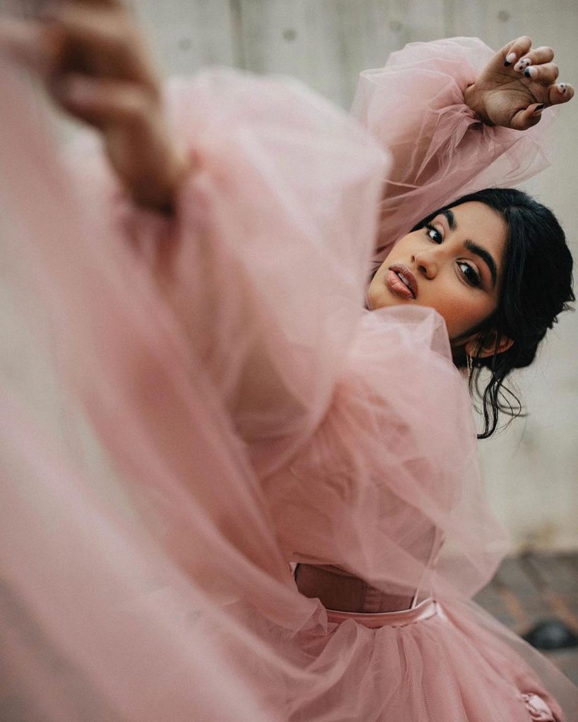 She is a moment!! ? Get your bridal glam on with nxnhmuartistry for your wedding day! ⁠ •⁠ •⁠ Brides