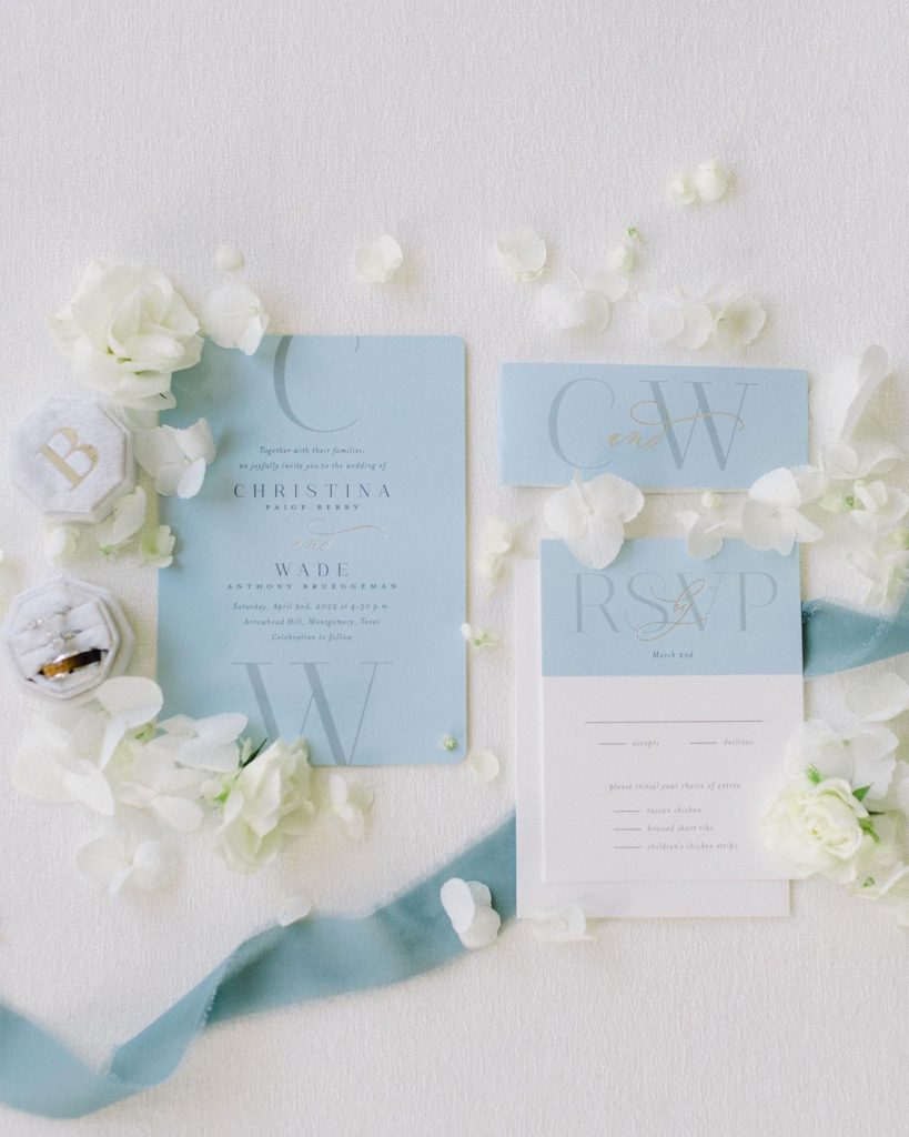 moonstruckeventstx⁠ is making all of our dreams come true with ⁠these monochrome dusty, blue details and pops of greenery throughout