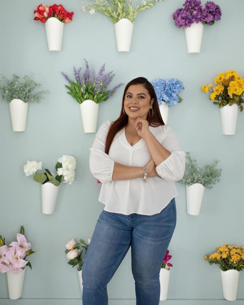 Meet the face behind the flowers! Brenda is the owner and lead designer of Houston floral company bmfloralbotanica_. ⁠ ⁠