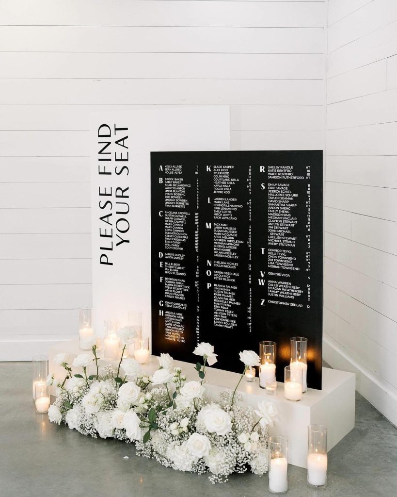 The perfect blend of classic and contemporary. Swipe for a dose of elegant wedding inspiration! 🖤✨⁠ •⁠ •⁠ Wed Society