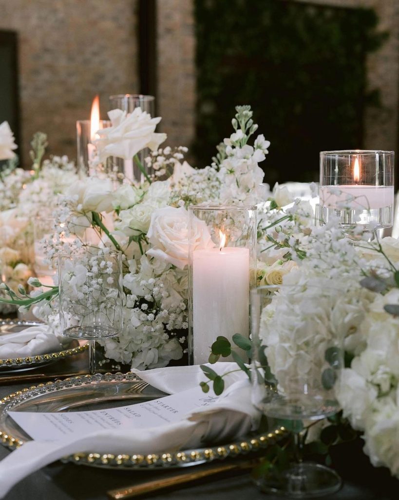 Discover the wedding tablescape of your dreams with finishingtouchtx! ✨ This elegant setting is perfect for creating unforgettable moments on