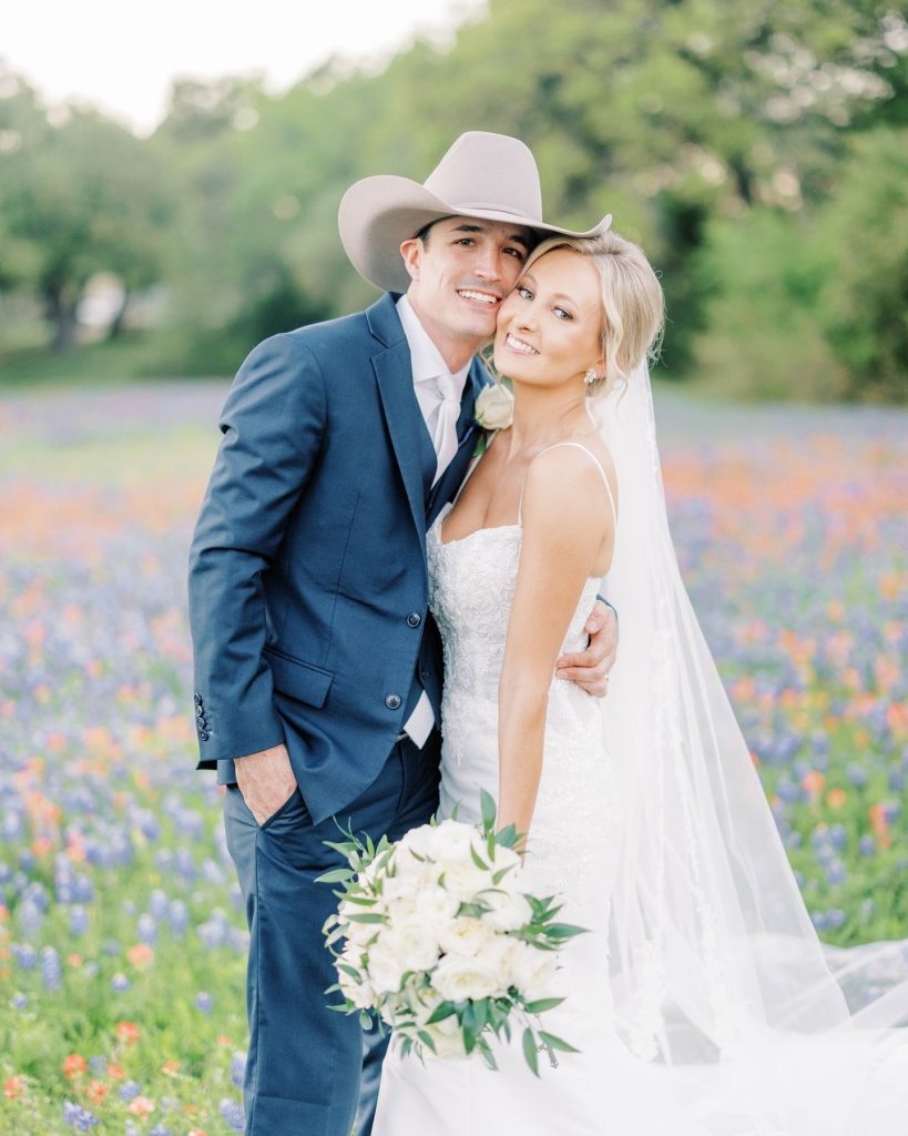 Houston groom Riley brought his A-game in a custom suit from pozassuits to say “I do” to Darby! 🤠⁠ •⁠