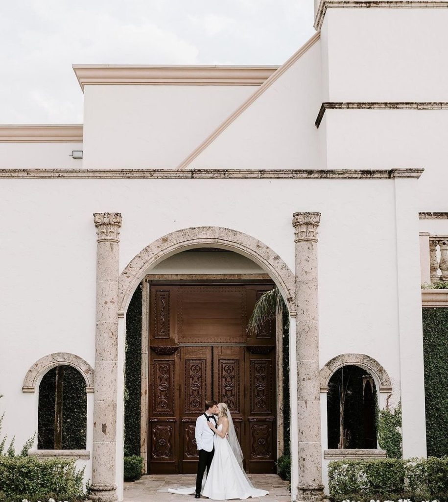 Pros of booking belltowerhouston⁠ as your wedding venue:⁠ ⁠ 🤩 Multiple beautiful ceremony and ballroom spaces available.⁠ 🍾 In-house food