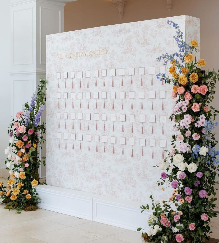 A pink toile wallpaper seating chart? Yes, please! 💓⁠ •⁠ •⁠ Wed Society | Houston Featured Vendors:⁠ Photography: allyjoephotography⁠ Design